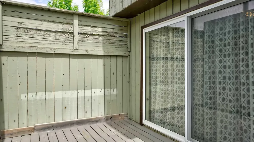 5660 23 Avenue NE Calgary AB T1Y 4R3