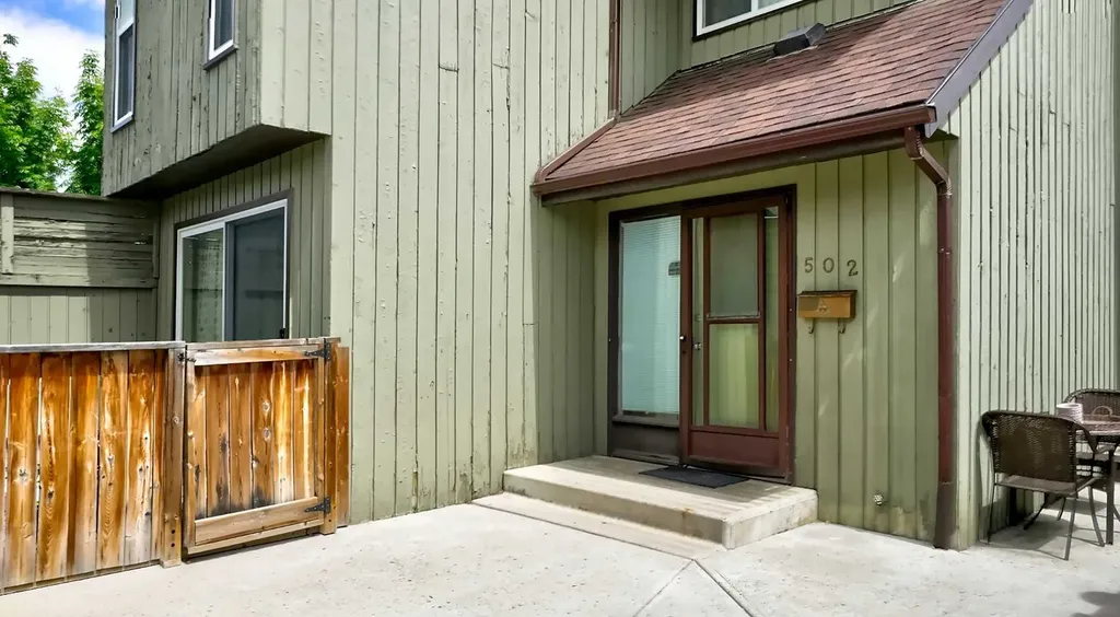 5660 23 Avenue NE Calgary AB T1Y 4R3
