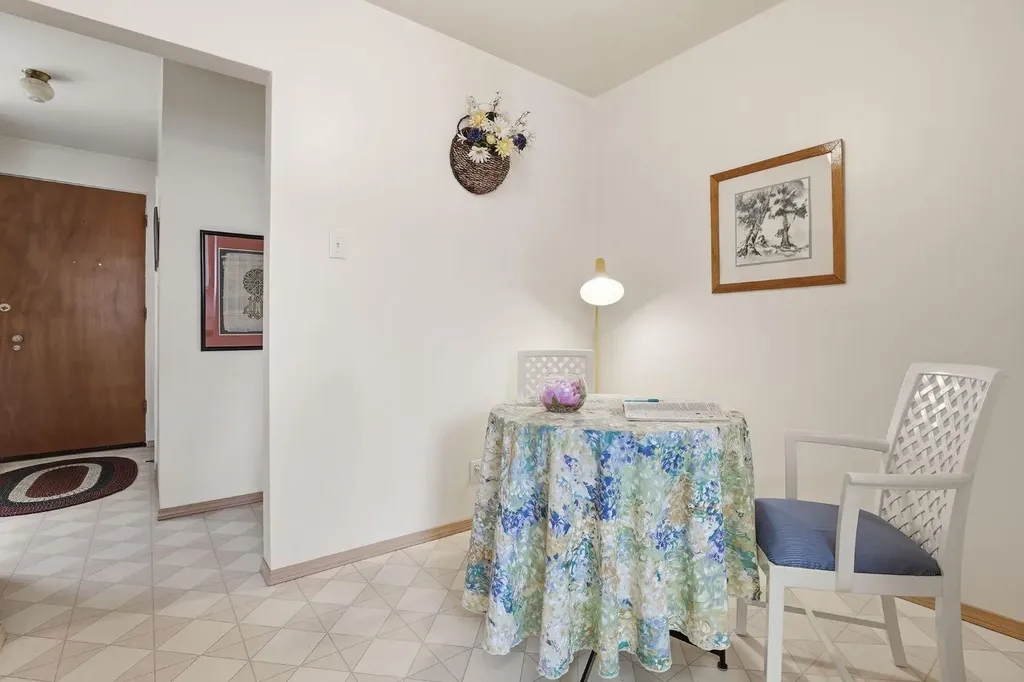 908 30 Avenue NW Calgary AB T2K 0A1