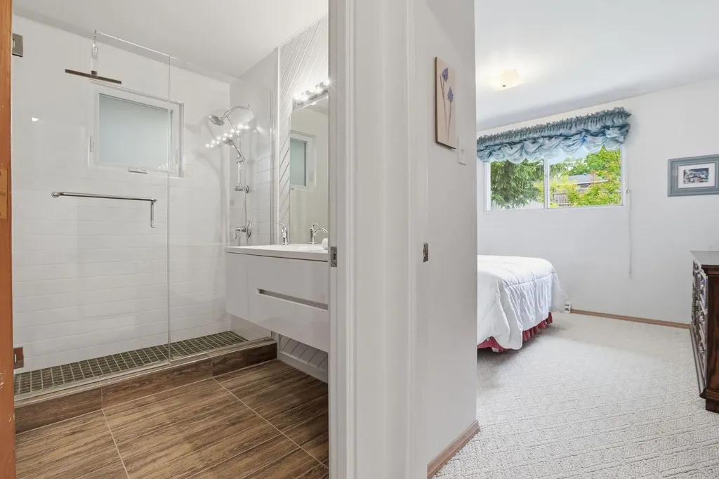908 30 Avenue NW Calgary AB T2K 0A1