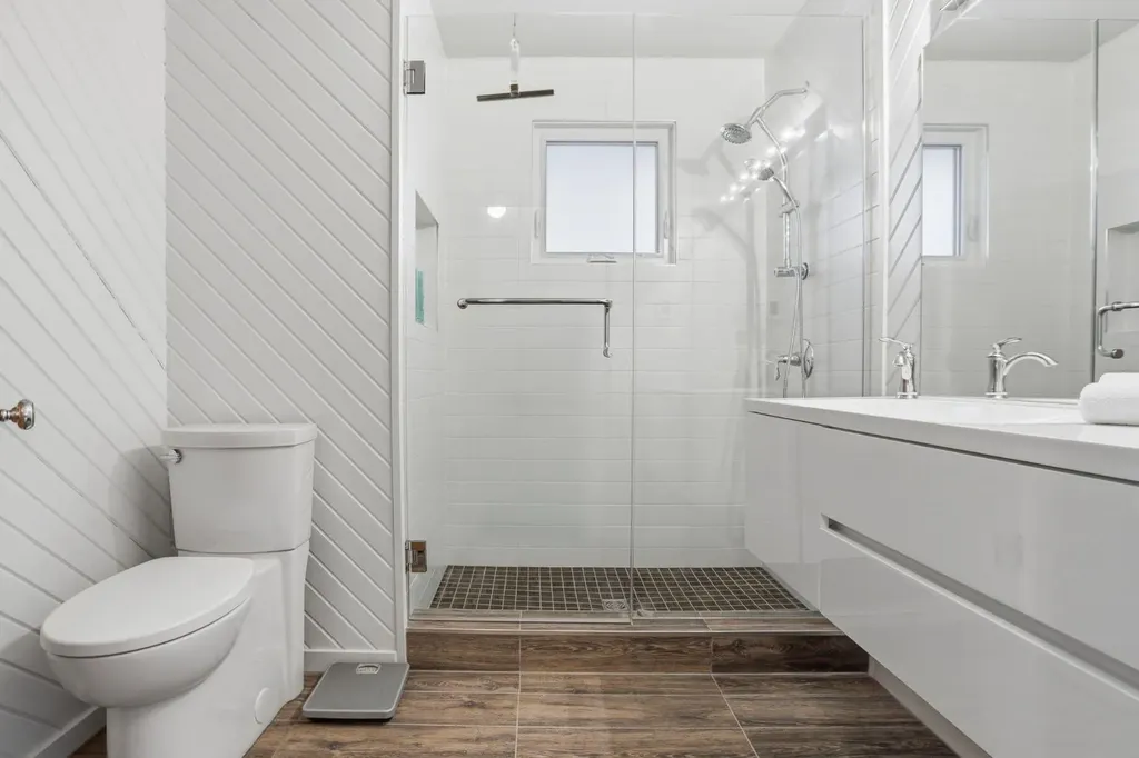 908 30 Avenue NW Calgary AB T2K 0A1