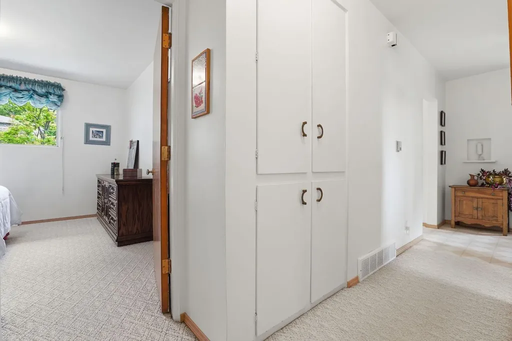 908 30 Avenue NW Calgary AB T2K 0A1