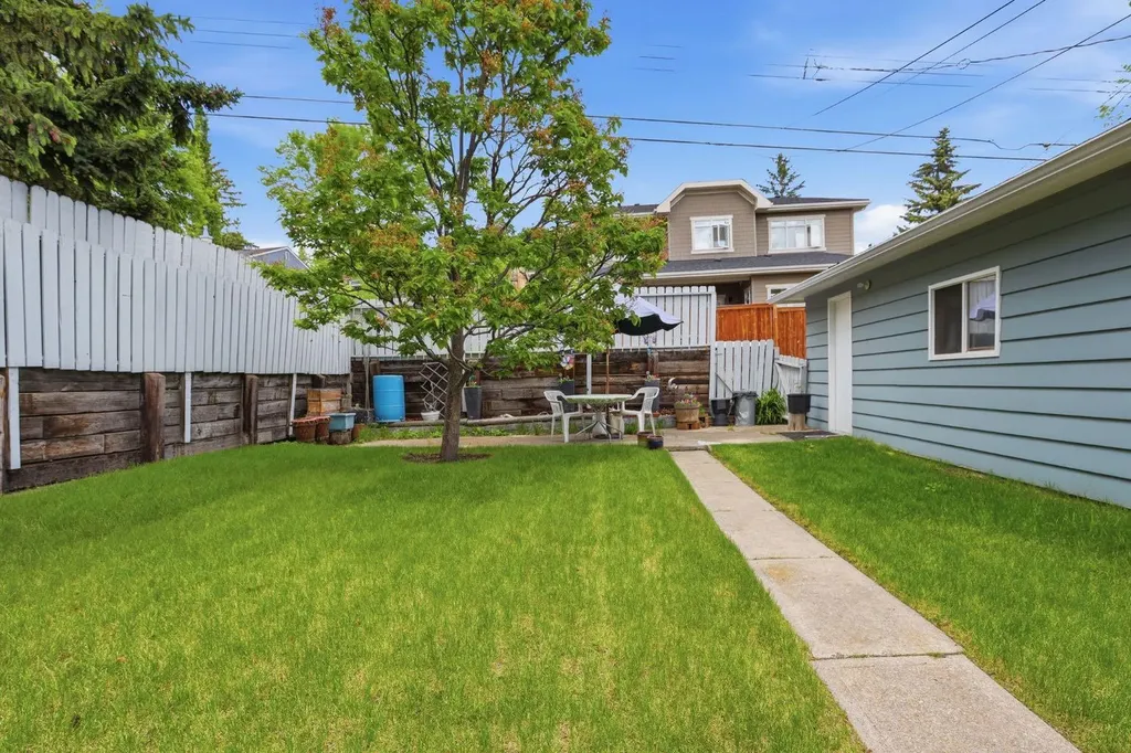 908 30 Avenue NW Calgary AB T2K 0A1