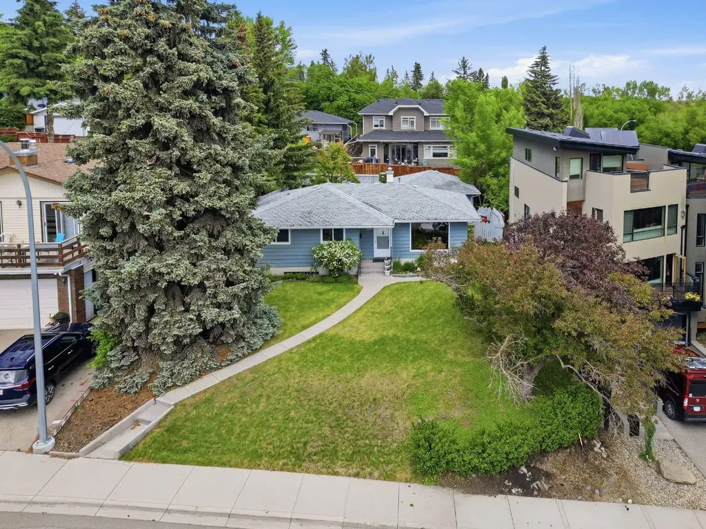 908 30 Avenue NW Calgary AB T2K 0A1