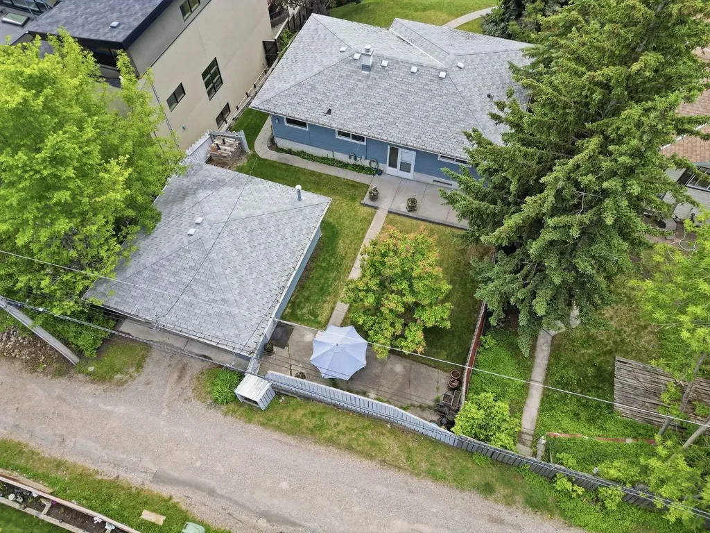 908 30 Avenue NW Calgary AB T2K 0A1
