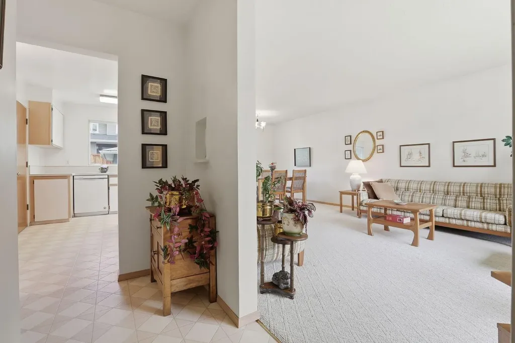 908 30 Avenue NW Calgary AB T2K 0A1