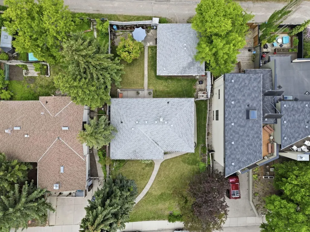 908 30 Avenue NW Calgary AB T2K 0A1