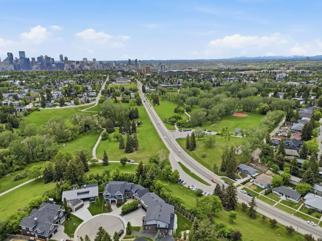 908 30 Avenue NW Calgary AB T2K 0A1