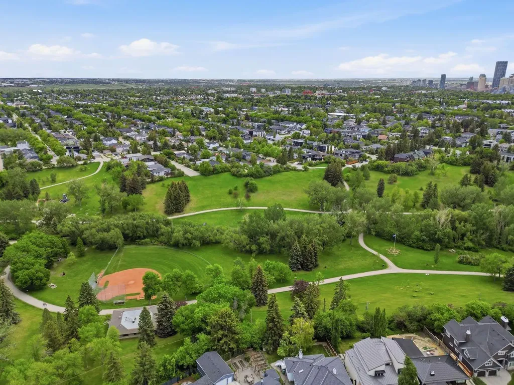 908 30 Avenue NW Calgary AB T2K 0A1