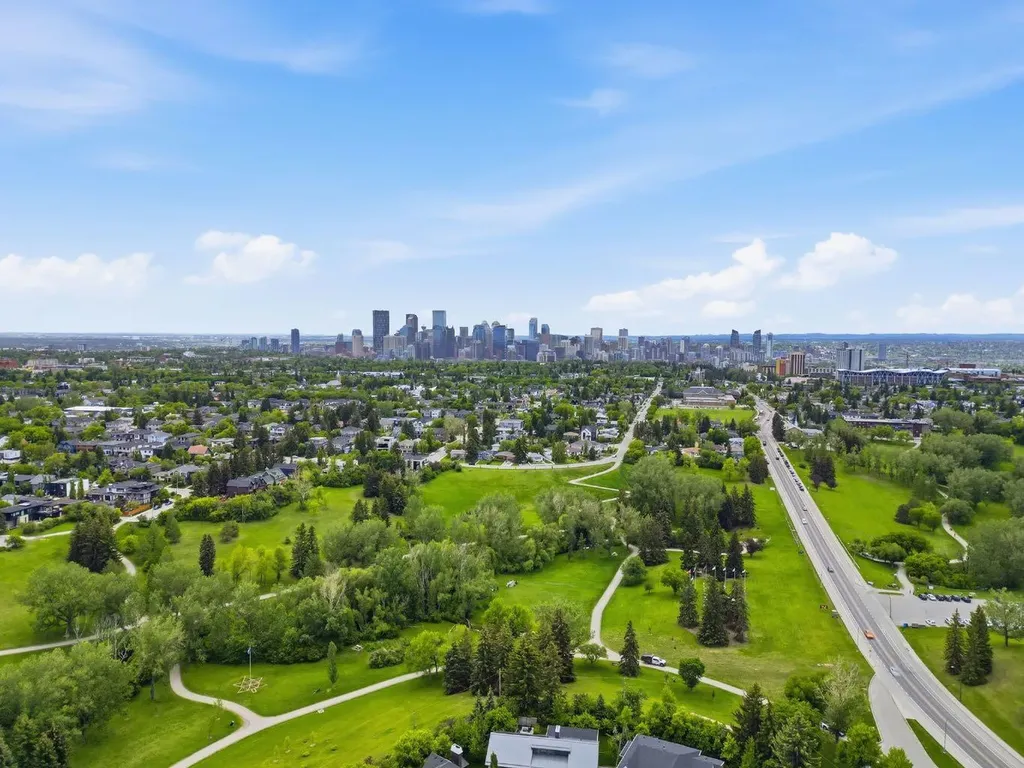 908 30 Avenue NW Calgary AB T2K 0A1