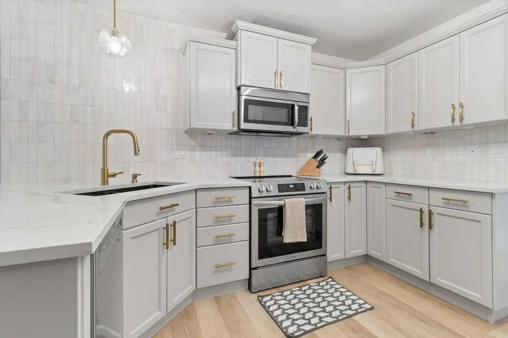 14 Village Crescent Red Deer AB T4R 0P3