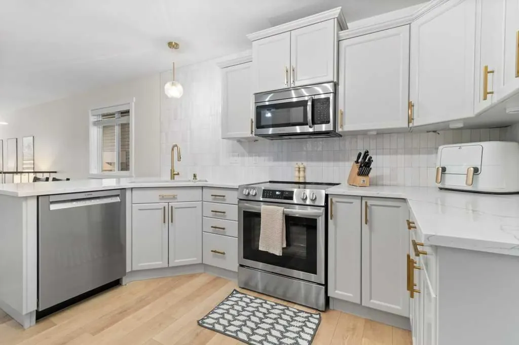 14 Village Crescent Red Deer AB T4R 0P3