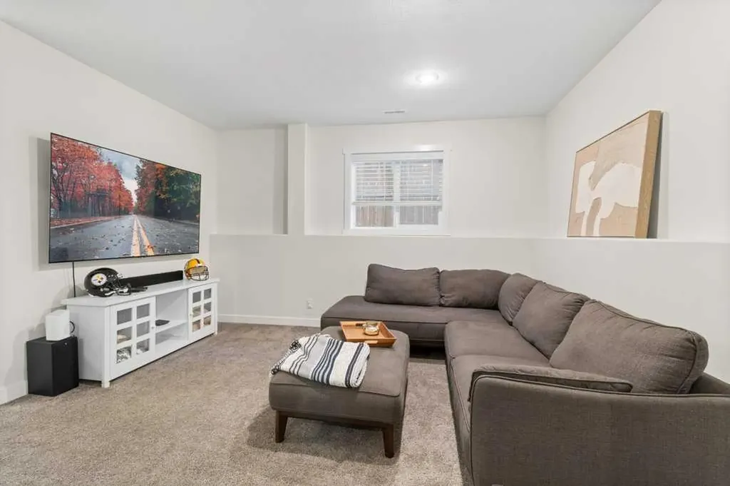 14 Village Crescent Red Deer AB T4R 0P3