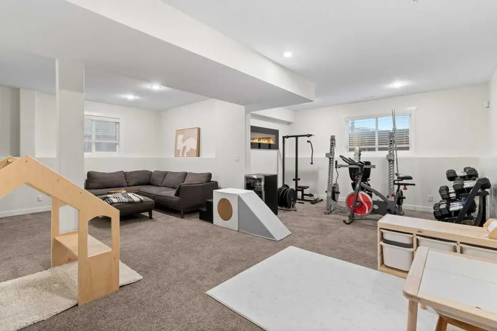 14 Village Crescent Red Deer AB T4R 0P3