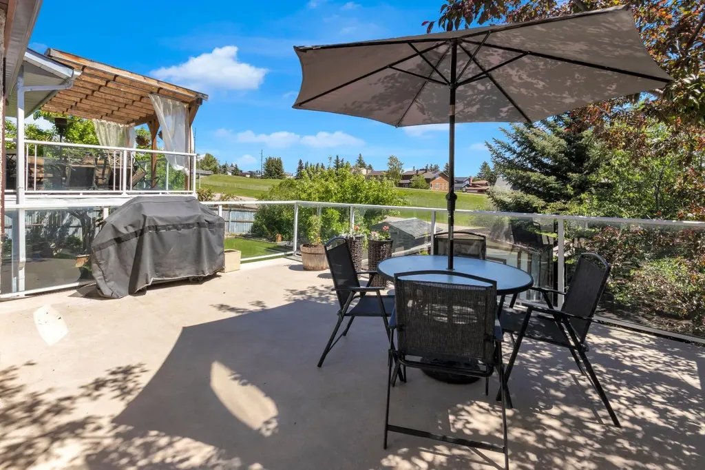 147 Hawkcliff Way NW Calgary AB T3G 2S6