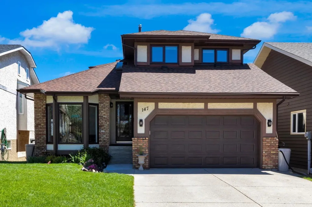 147 Hawkcliff Way NW Calgary AB T3G 2S6