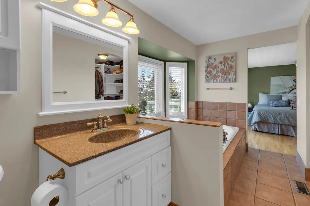 147 Hawkcliff Way NW Calgary AB T3G 2S6