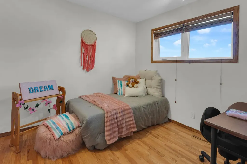 147 Hawkcliff Way NW Calgary AB T3G 2S6