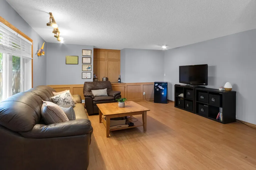 147 Hawkcliff Way NW Calgary AB T3G 2S6