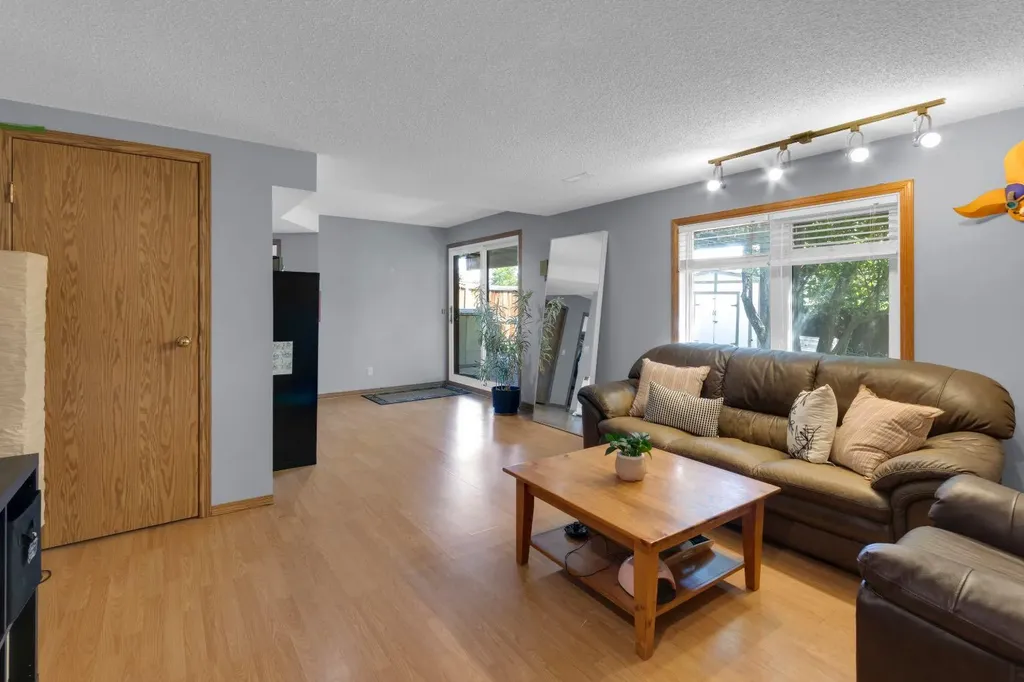 147 Hawkcliff Way NW Calgary AB T3G 2S6