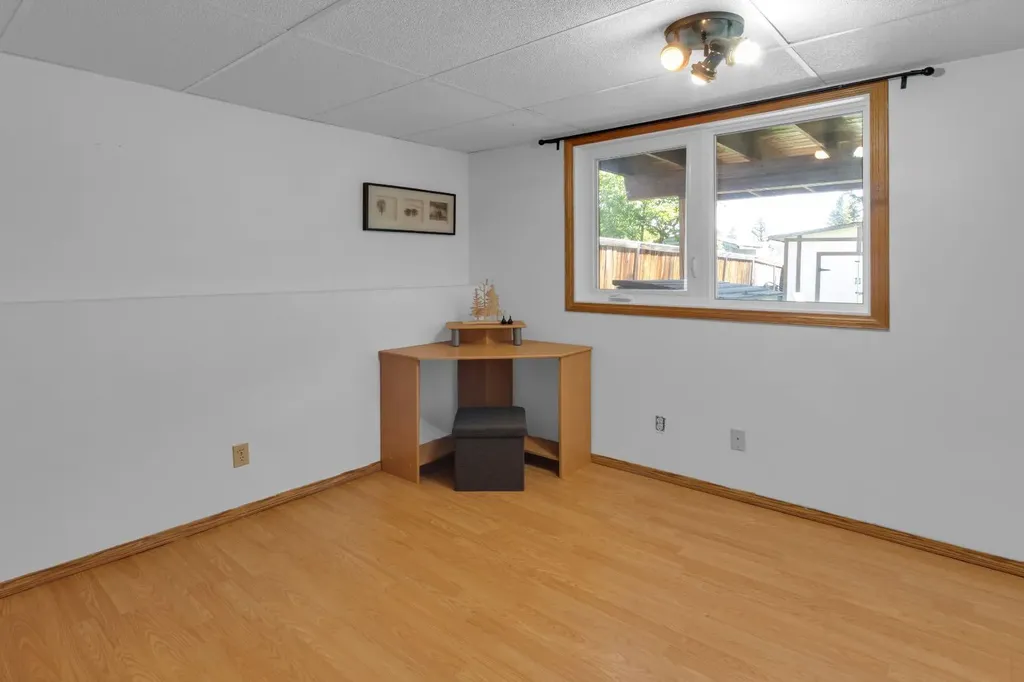 147 Hawkcliff Way NW Calgary AB T3G 2S6