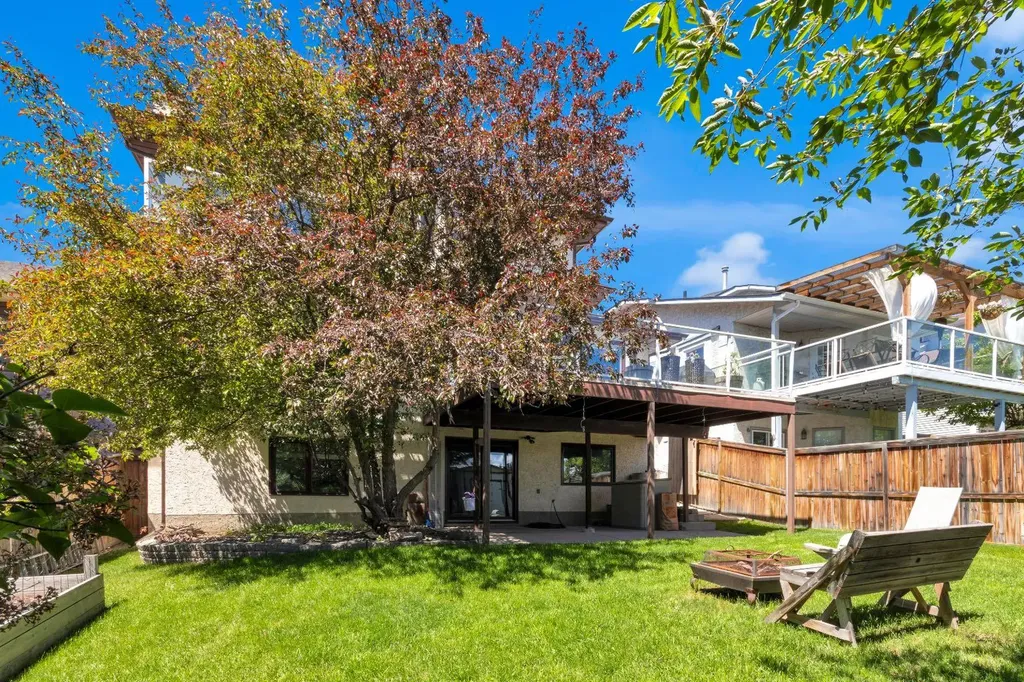 147 Hawkcliff Way NW Calgary AB T3G 2S6