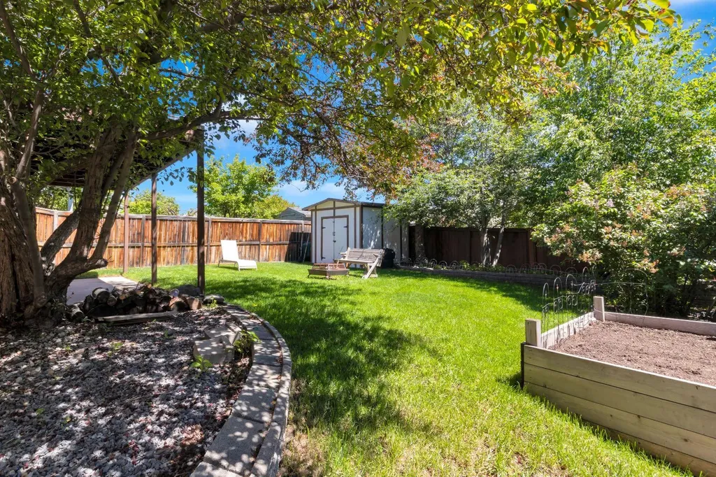147 Hawkcliff Way NW Calgary AB T3G 2S6