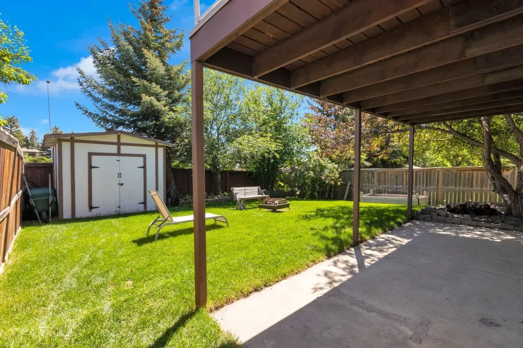 147 Hawkcliff Way NW Calgary AB T3G 2S6