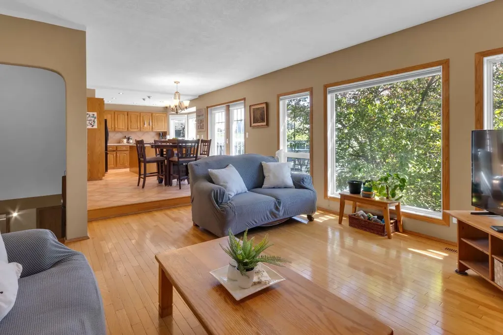 147 Hawkcliff Way NW Calgary AB T3G 2S6