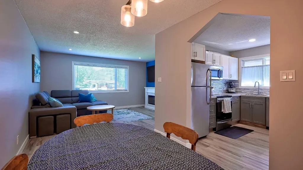 2037 50 Avenue SW Calgary AB T2T 2W4