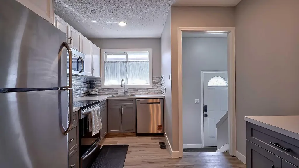2037 50 Avenue SW Calgary AB T2T 2W4