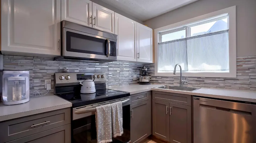 2037 50 Avenue SW Calgary AB T2T 2W4