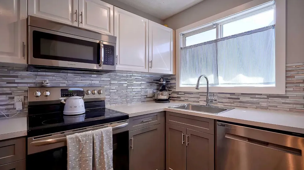 2037 50 Avenue SW Calgary AB T2T 2W4