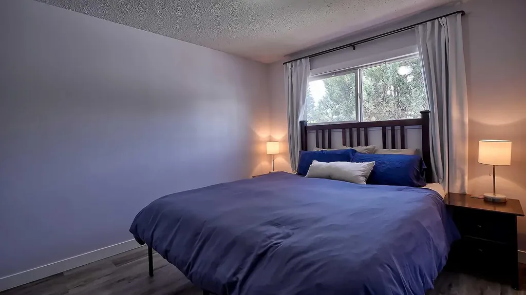 2037 50 Avenue SW Calgary AB T2T 2W4