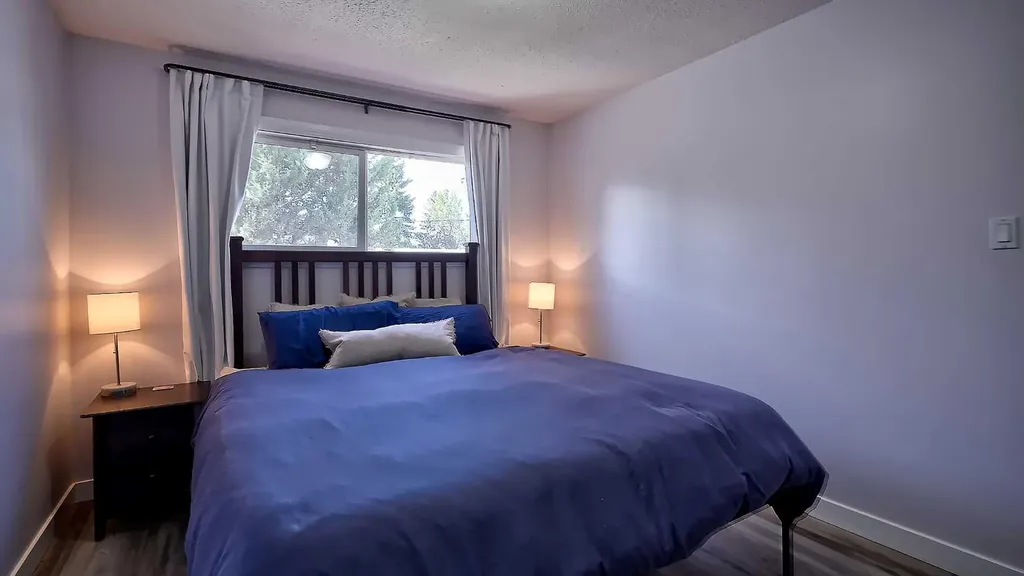 2037 50 Avenue SW Calgary AB T2T 2W4