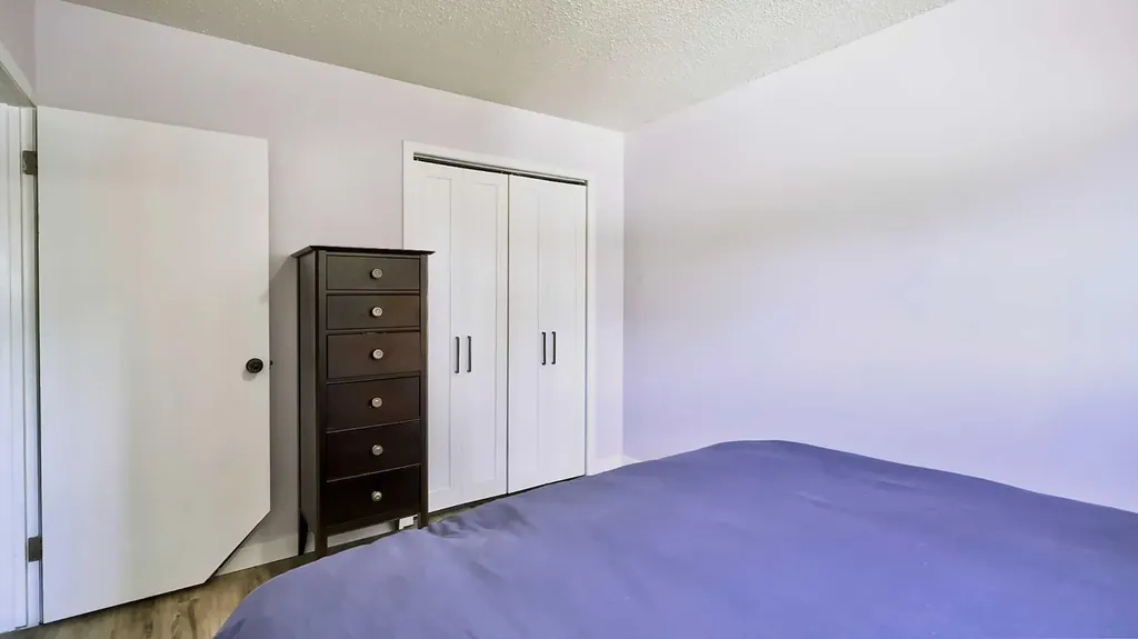 2037 50 Avenue SW Calgary AB T2T 2W4
