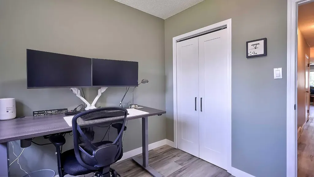 2037 50 Avenue SW Calgary AB T2T 2W4