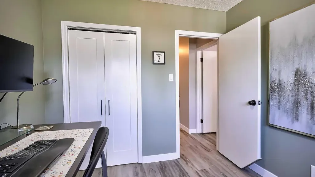 2037 50 Avenue SW Calgary AB T2T 2W4