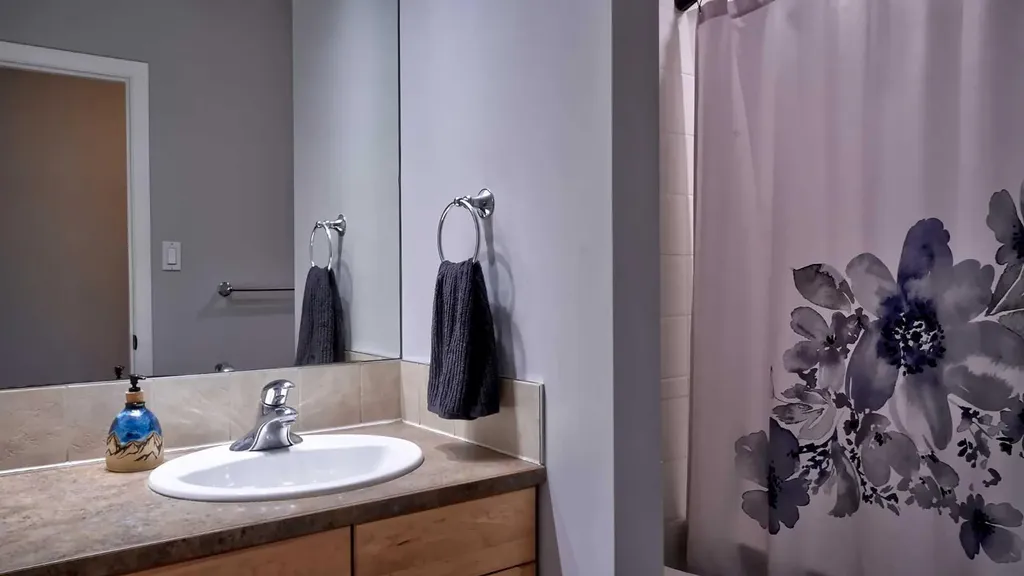 2037 50 Avenue SW Calgary AB T2T 2W4