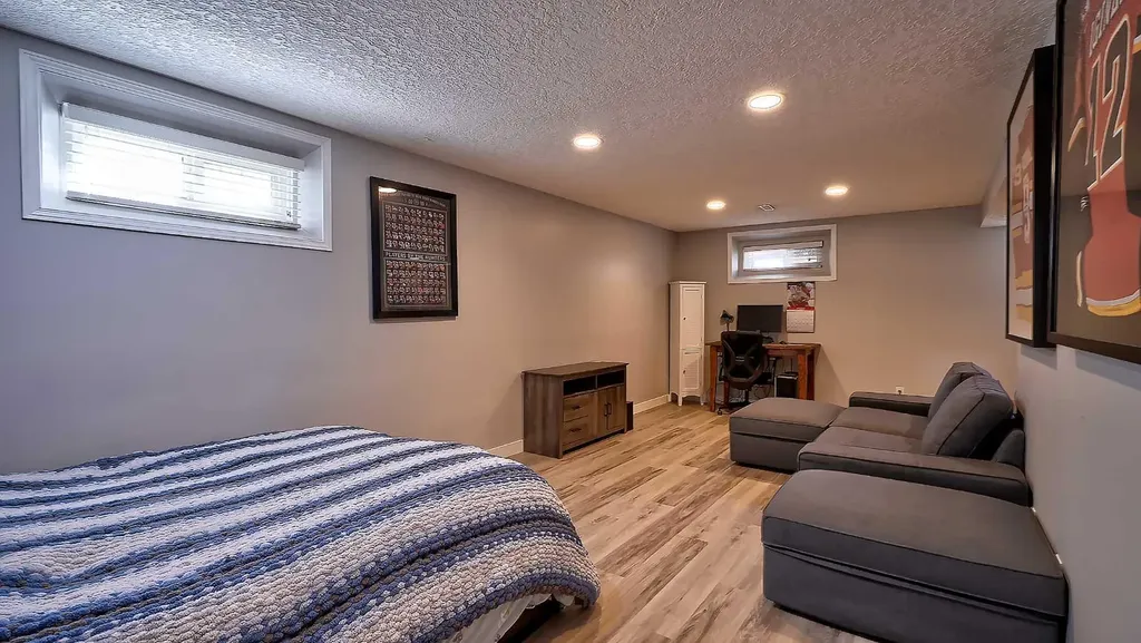 2037 50 Avenue SW Calgary AB T2T 2W4