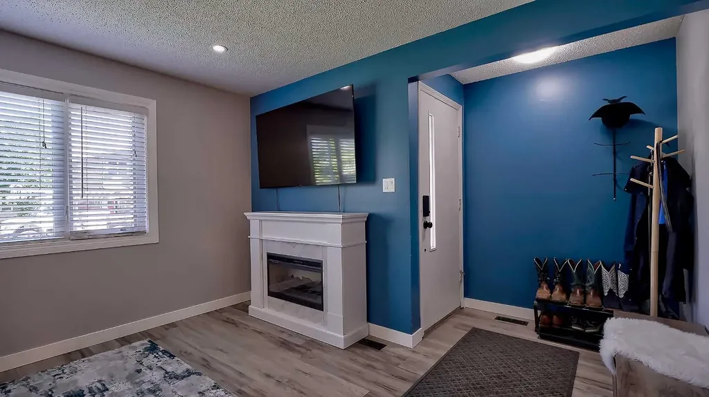 2037 50 Avenue SW Calgary AB T2T 2W4