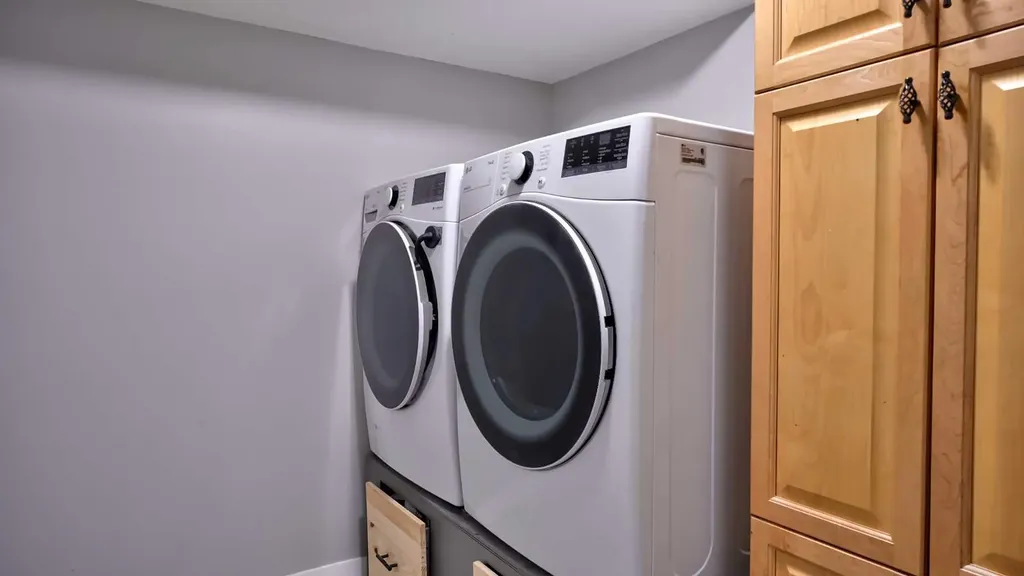 2037 50 Avenue SW Calgary AB T2T 2W4
