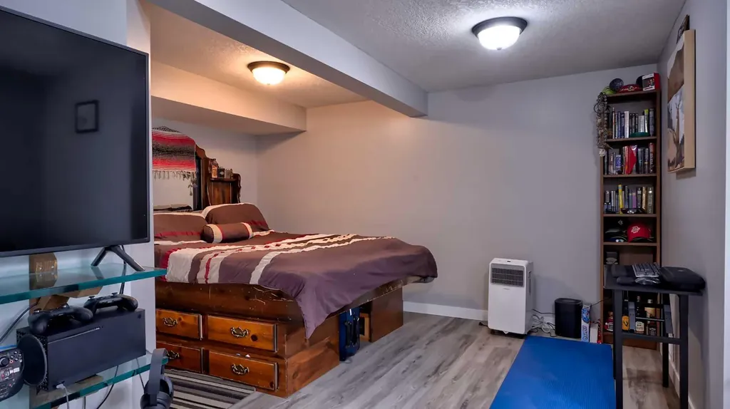 2037 50 Avenue SW Calgary AB T2T 2W4
