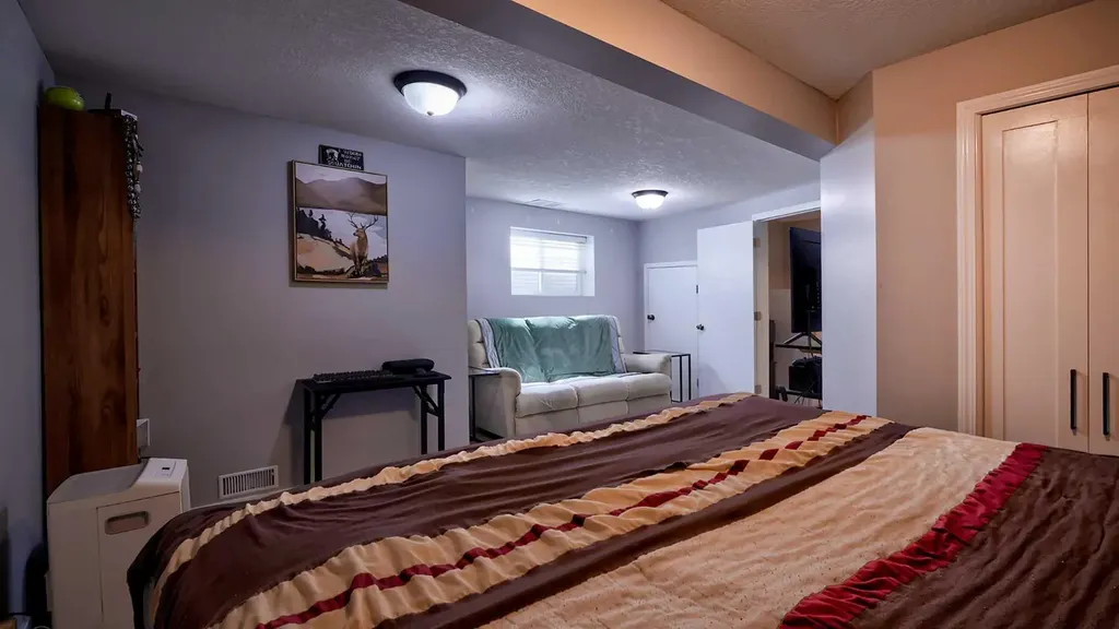 2037 50 Avenue SW Calgary AB T2T 2W4