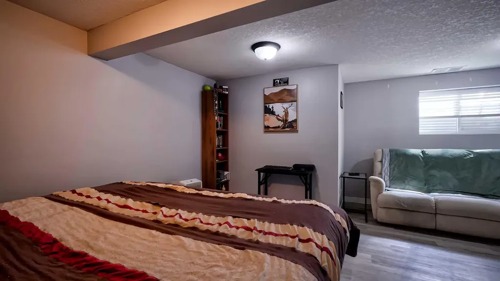 2037 50 Avenue SW Calgary AB T2T 2W4