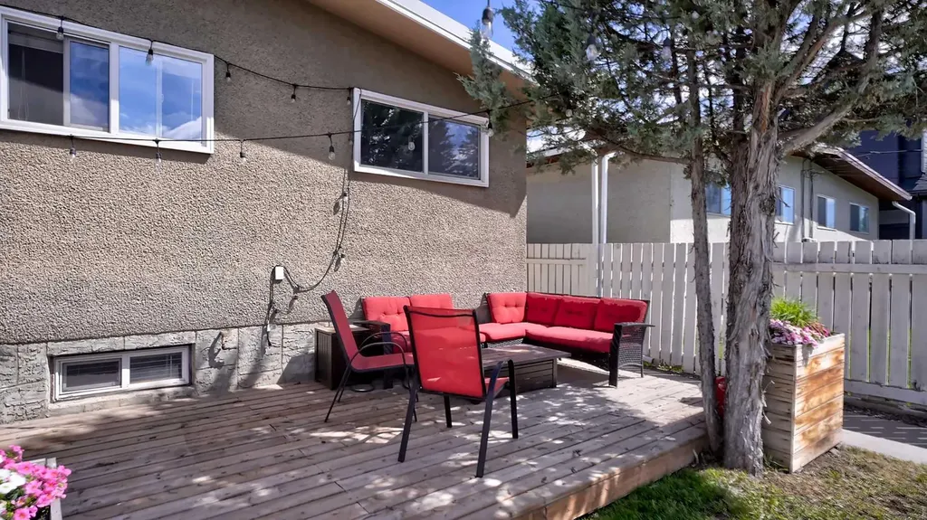 2037 50 Avenue SW Calgary AB T2T 2W4