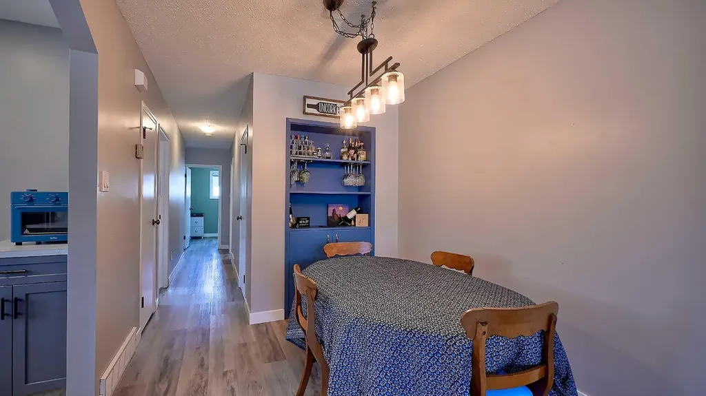 2037 50 Avenue SW Calgary AB T2T 2W4