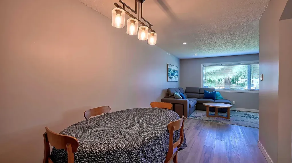2037 50 Avenue SW Calgary AB T2T 2W4