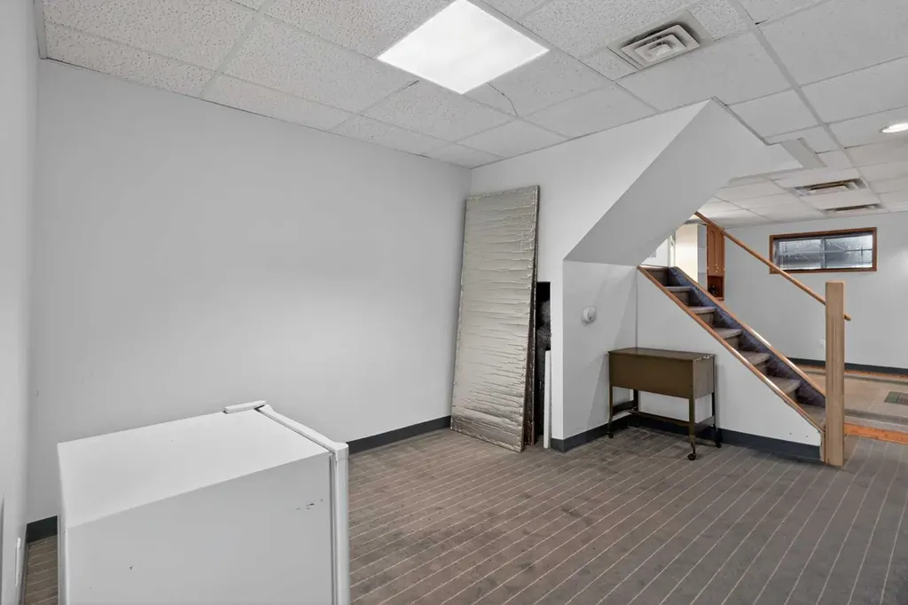 13 Taraglen Road NE Calgary AB T3J 2N7