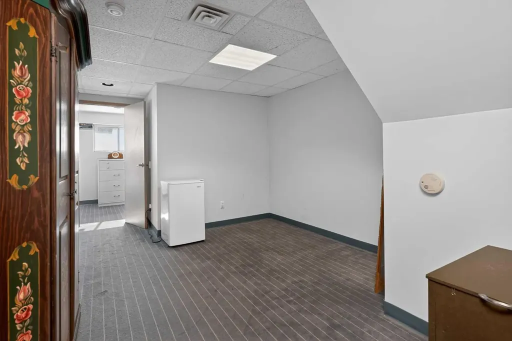 13 Taraglen Road NE Calgary AB T3J 2N7